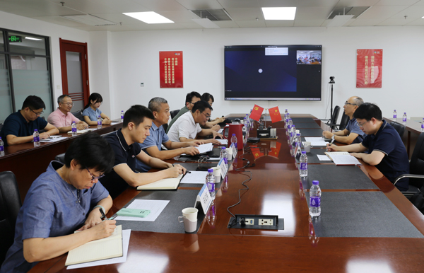 聽取匯報1.jpg 聽取匯報1.jpg