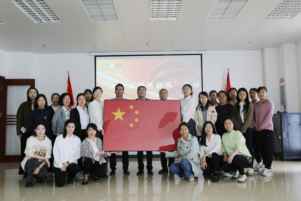 我為祖國繡紅旗1.jpg 我為祖國繡紅旗1.jpg